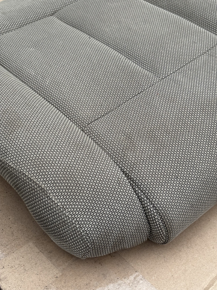 Siedzisko Skórzane John Deere Materiałowe Oryginał RE174401 - Siedzenie do Maszyn rolniczych: zdjęcie 4 Siedzisko Skórzane John Deere Materiałowe Oryginał RE174401 - Siedzenie do Maszyn rolniczych: zdjęcie 4