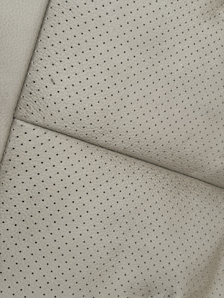 Siedzisko Skórzane John Deere Skórzane Oryginał RE174401 - Siedzenie do Maszyn rolniczych: zdjęcie 4 Siedzisko Skórzane John Deere Skórzane Oryginał RE174401 - Siedzenie do Maszyn rolniczych: zdjęcie 4