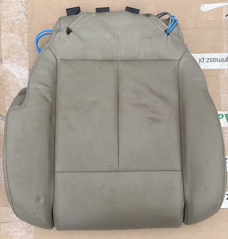 Siedzisko Skórzane John Deere Skórzane Oryginał RE174401 - Siedzenie do Maszyn rolniczych: zdjęcie 2 Siedzisko Skórzane John Deere Skórzane Oryginał RE174401 - Siedzenie do Maszyn rolniczych: zdjęcie 2