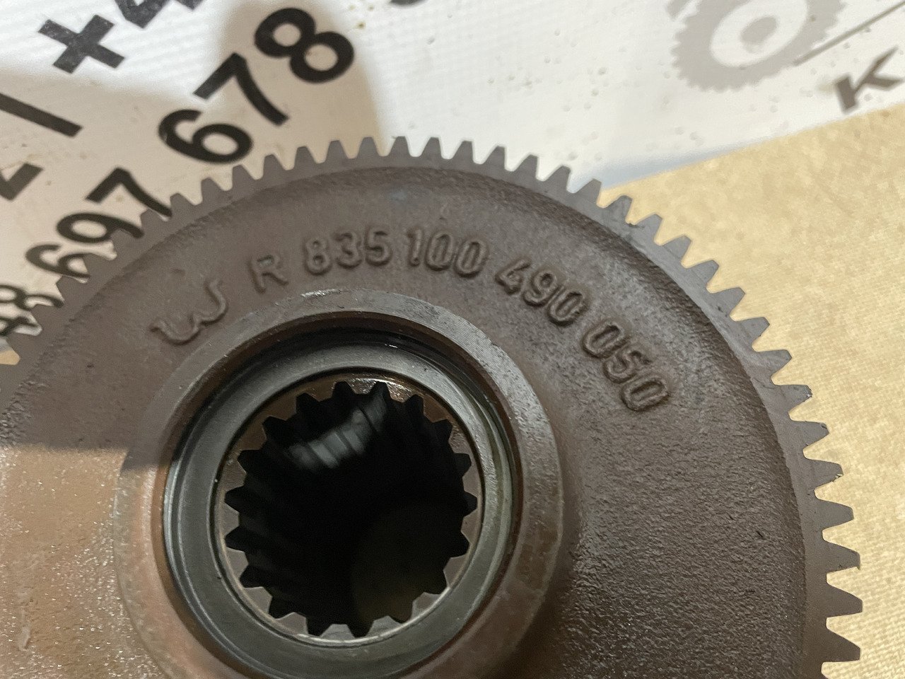 Valtra S354 Massey 8480 - skrzynia biegów - koło zębate wałek 903100490051 R835100490050 - Skrzynia biegów do Maszyn rolniczych: zdjęcie 3 Valtra S354 Massey 8480 - skrzynia biegów - koło zębate wałek 903100490051 R835100490050 - Skrzynia biegów do Maszyn rolniczych: zdjęcie 3