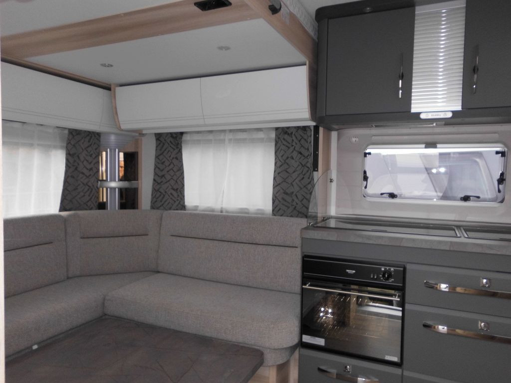 Hobby De Luxe 515 UHL 2000kg. Backofen, Dunsthaube + - Przyczepa kempingowa: zdjęcie 5 Hobby De Luxe 515 UHL 2000kg. Backofen, Dunsthaube + - Przyczepa kempingowa: zdjęcie 5