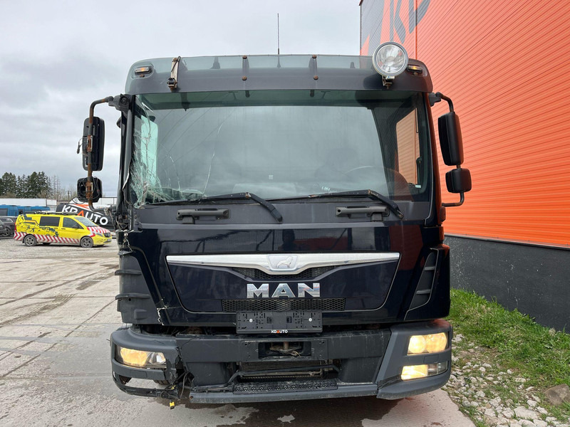 MAN TGL 8.180 4x2 CAB DAMAGE ! / Fassi F28 / PLATFORM L=4366 mm - Samochód ciężarowy skrzyniowy/ Platforma, Samochod ciężarowy z HDS: zdjęcie 3 MAN TGL 8.180 4x2 CAB DAMAGE ! / Fassi F28 / PLATFORM L=4366 mm - Samochód ciężarowy skrzyniowy/ Platforma, Samochod ciężarowy z HDS: zdjęcie 3