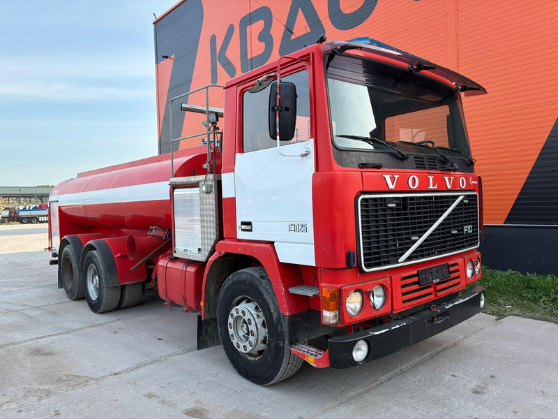 Volvo F 10 6x2 Ruberg / 2700 l/min / tanks 9000 I + 1000 l - Samochód pożarniczy: zdjęcie 4 Volvo F 10 6x2 Ruberg / 2700 l/min / tanks 9000 I + 1000 l - Samochód pożarniczy: zdjęcie 4