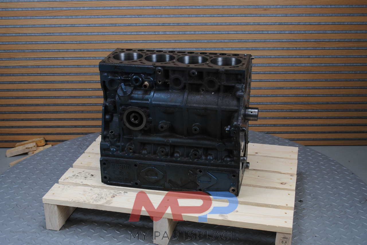 Kubota Blok Kubota V3300 - Blok cylindrów do Maszyn budowlanych: zdjęcie 2 Kubota Blok Kubota V3300 - Blok cylindrów do Maszyn budowlanych: zdjęcie 2