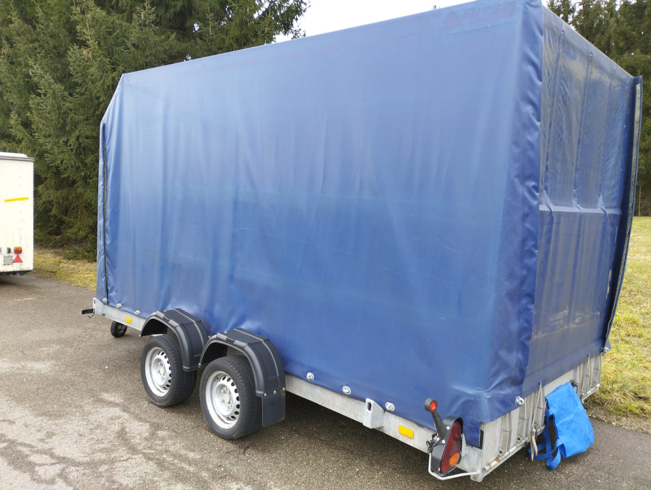 VEZEKO 400 x 187 3,5 t Absenkanhänger Huski 40.35 - Przyczepa z plandeką: zdjęcie 2 VEZEKO 400 x 187 3,5 t Absenkanhänger Huski 40.35 - Przyczepa z plandeką: zdjęcie 2