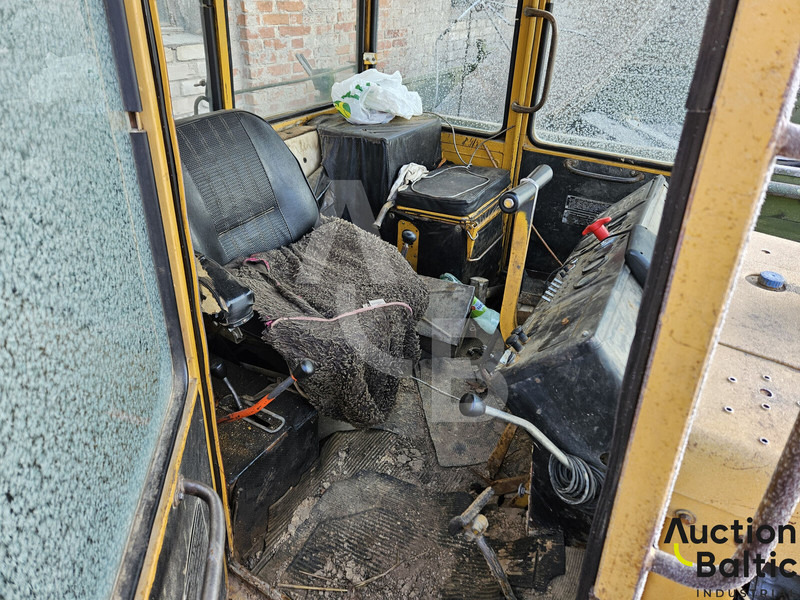 DT-75 - Ciągnik gąsienicowy: zdjęcie 5 DT-75 - Ciągnik gąsienicowy: zdjęcie 5