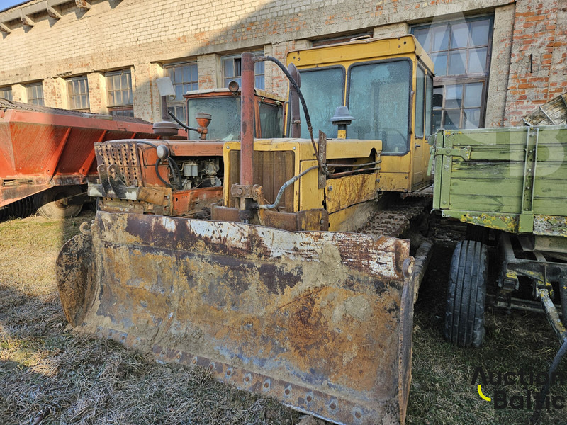 DT-75 - Ciągnik gąsienicowy: zdjęcie 2 DT-75 - Ciągnik gąsienicowy: zdjęcie 2