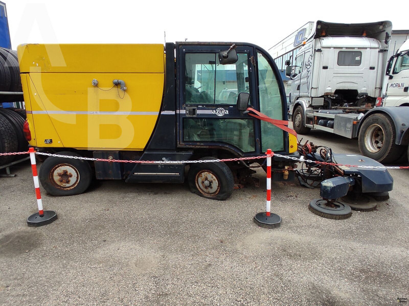 Mathieu Azura - Zamiatarka uliczna: zdjęcie 4 Mathieu Azura - Zamiatarka uliczna: zdjęcie 4