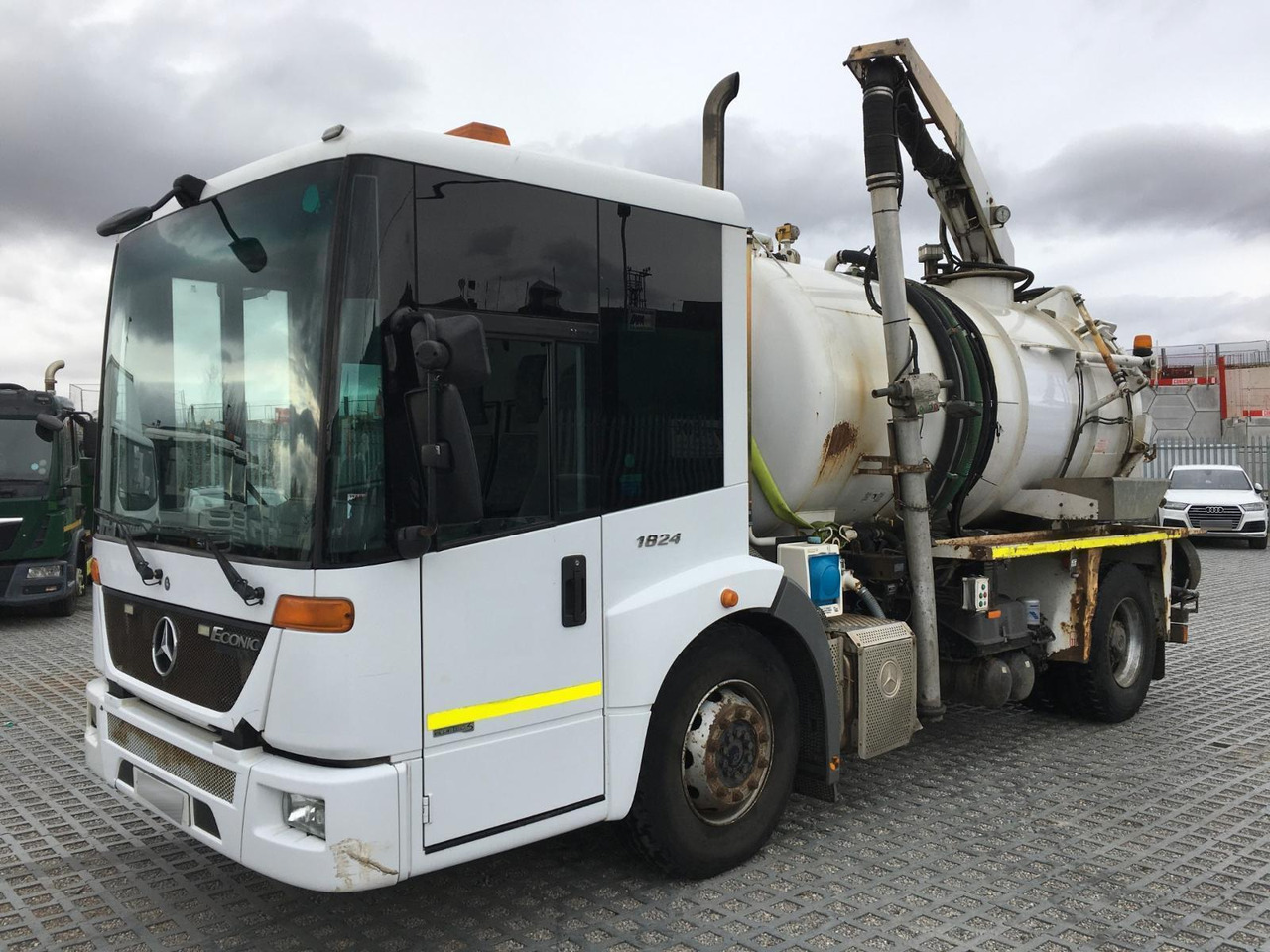 Mercedes-Benz Econic 1824 - Samochód asenizacyjny: zdjęcie 2 Mercedes-Benz Econic 1824 - Samochód asenizacyjny: zdjęcie 2