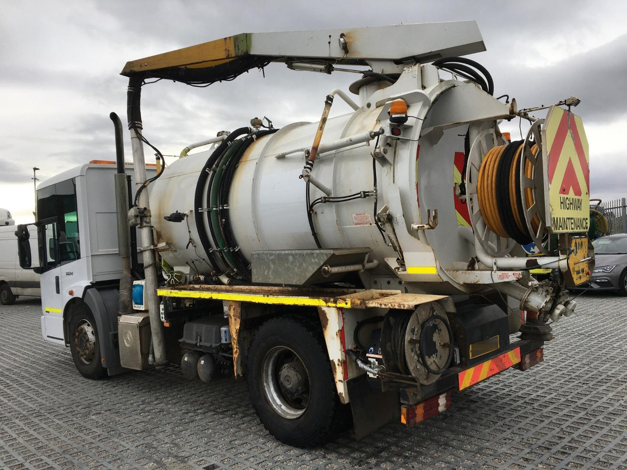 Mercedes-Benz Econic 1824 - Samochód asenizacyjny: zdjęcie 4 Mercedes-Benz Econic 1824 - Samochód asenizacyjny: zdjęcie 4