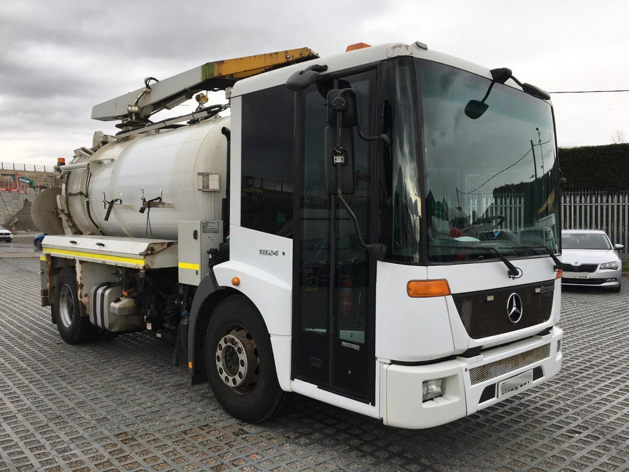 Mercedes-Benz Econic 1824 - Samochód asenizacyjny: zdjęcie 1 Mercedes-Benz Econic 1824 - Samochód asenizacyjny: zdjęcie 1