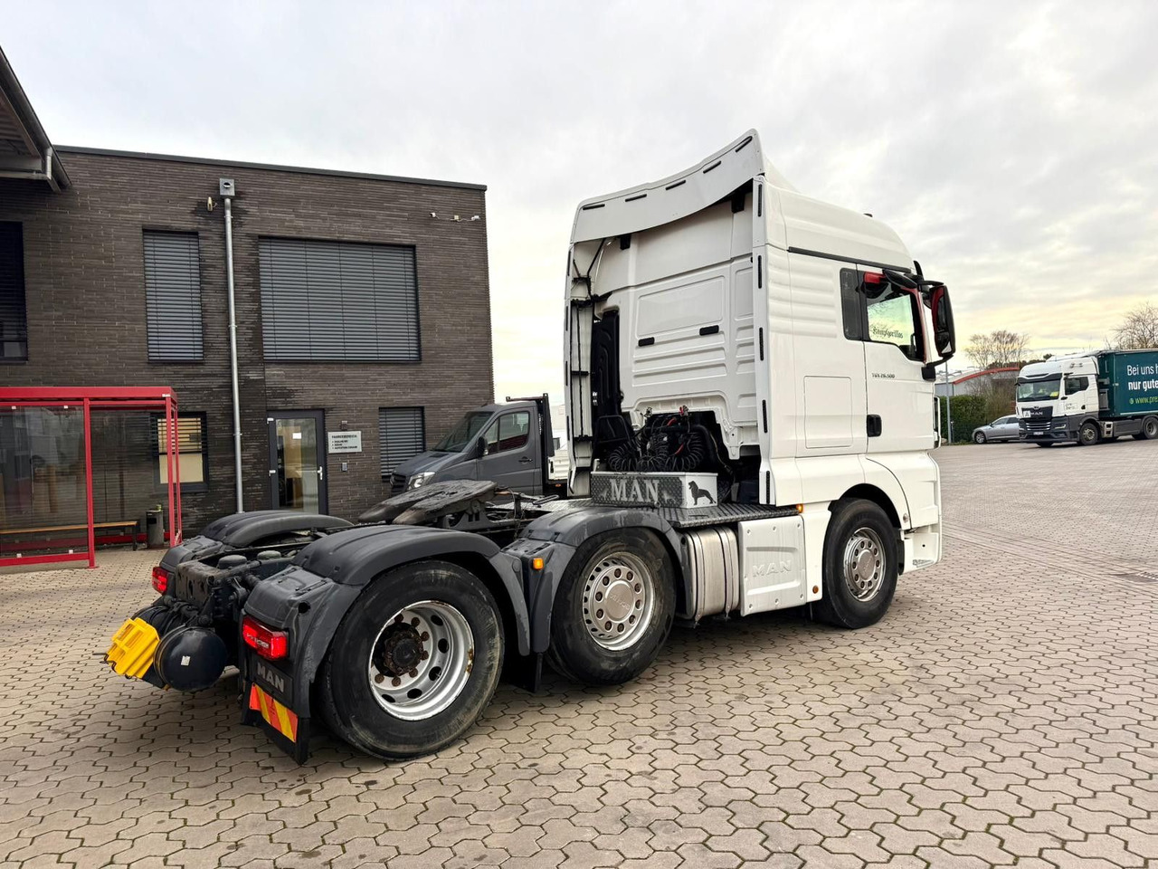 MAN TGX 26.500 6x2 Hydraulik Exklusiv Innenraum - Ciągnik siodłowy: zdjęcie 4 MAN TGX 26.500 6x2 Hydraulik Exklusiv Innenraum - Ciągnik siodłowy: zdjęcie 4