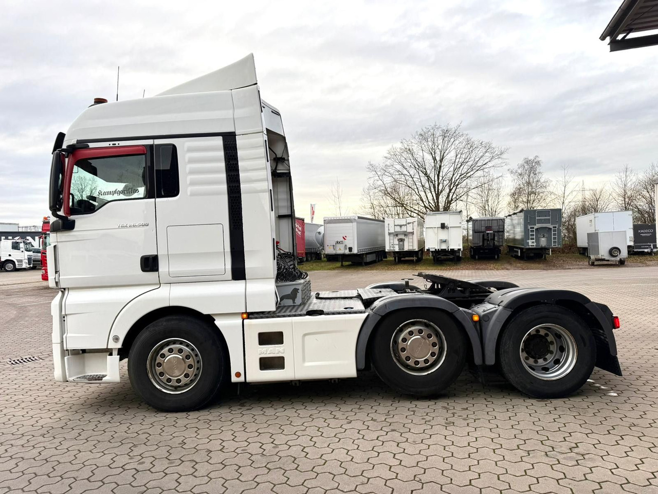 MAN TGX 26.500 6x2 Hydraulik Exklusiv Innenraum - Ciągnik siodłowy: zdjęcie 5 MAN TGX 26.500 6x2 Hydraulik Exklusiv Innenraum - Ciągnik siodłowy: zdjęcie 5
