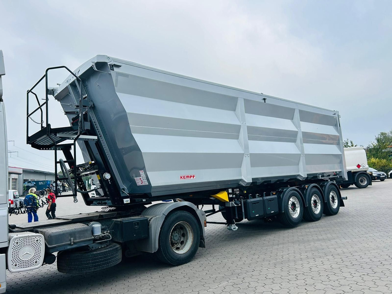Kempf SKM 36/3 SHL-Light 3-Achs Stahl Kipper 51m³ - Naczepa wywrotka: zdjęcie 1 Kempf SKM 36/3 SHL-Light 3-Achs Stahl Kipper 51m³ - Naczepa wywrotka: zdjęcie 1