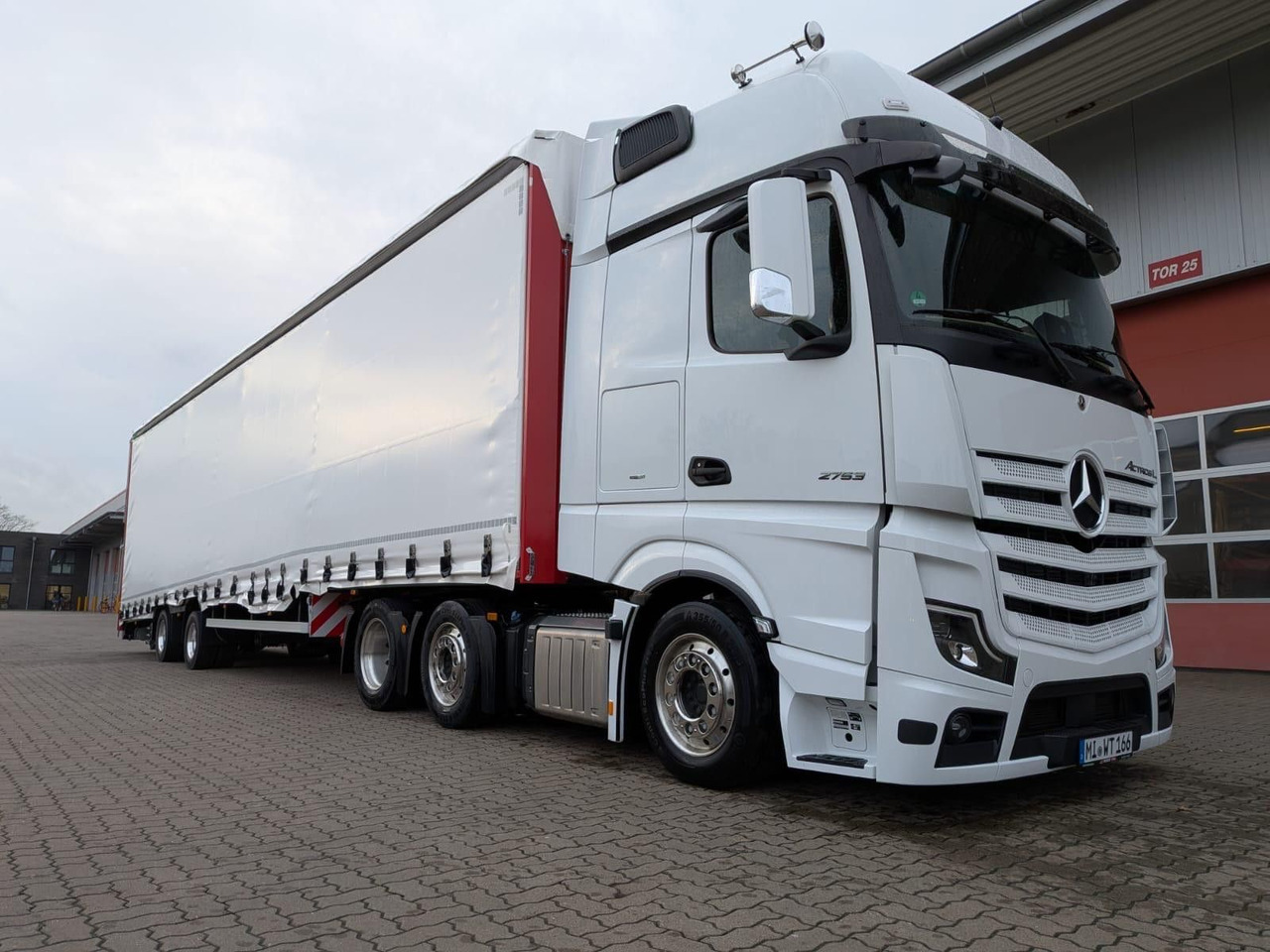 Wiese Gabelstaplertransporter mit Rampe - Naczepa plandeka: zdjęcie 3 Wiese Gabelstaplertransporter mit Rampe - Naczepa plandeka: zdjęcie 3