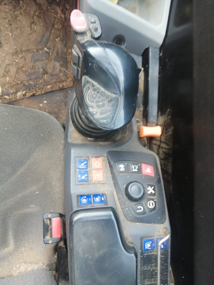 MANITOU 630 105 - Ciągnik rolniczy: zdjęcie 4 MANITOU 630 105 - Ciągnik rolniczy: zdjęcie 4