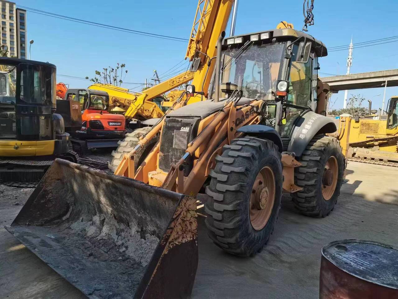 CASE 695 - Koparko-ładowarka: zdjęcie 2 CASE 695 - Koparko-ładowarka: zdjęcie 2