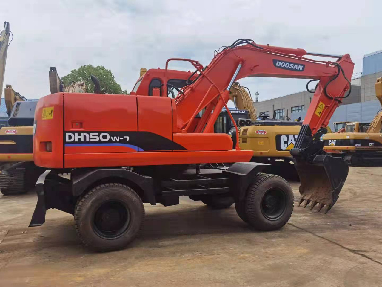 DOOSAN DH150W-7 - Koparka kołowa: zdjęcie 1 DOOSAN DH150W-7 - Koparka kołowa: zdjęcie 1
