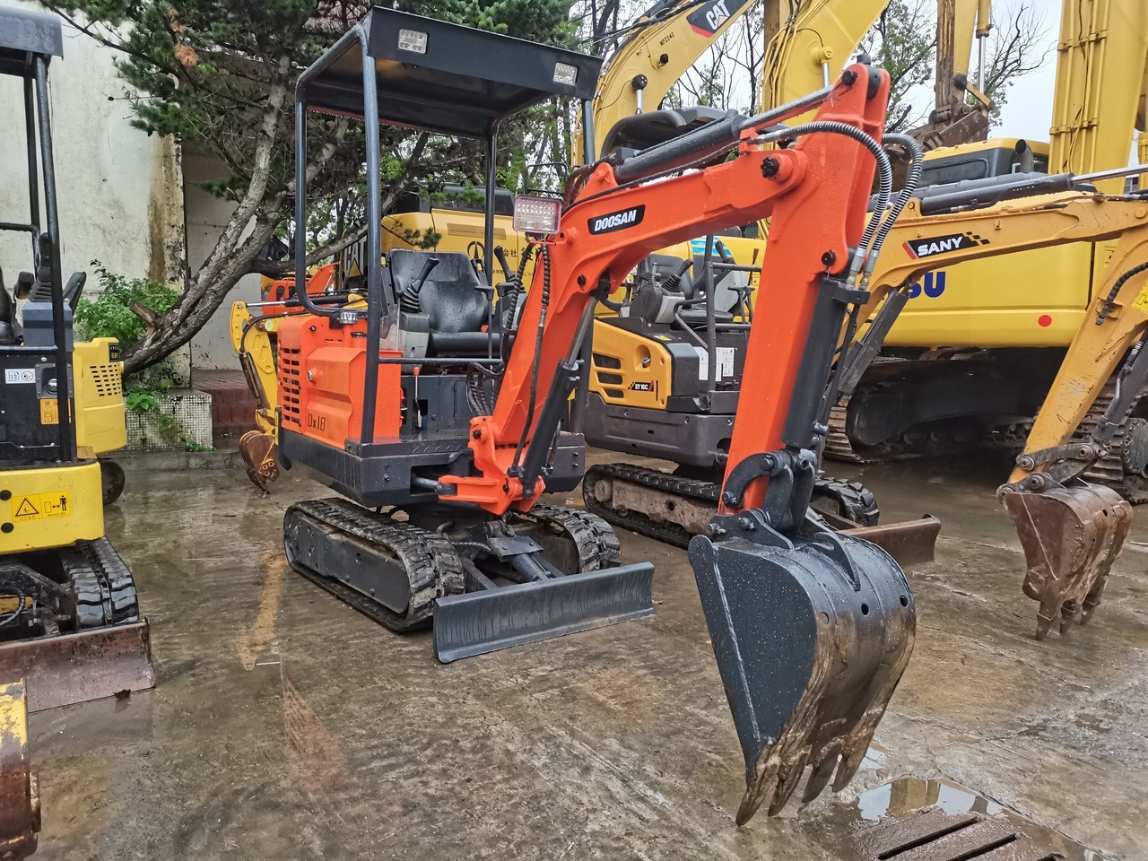 DOOSAN DX18 - Minikoparka: zdjęcie 1 DOOSAN DX18 - Minikoparka: zdjęcie 1