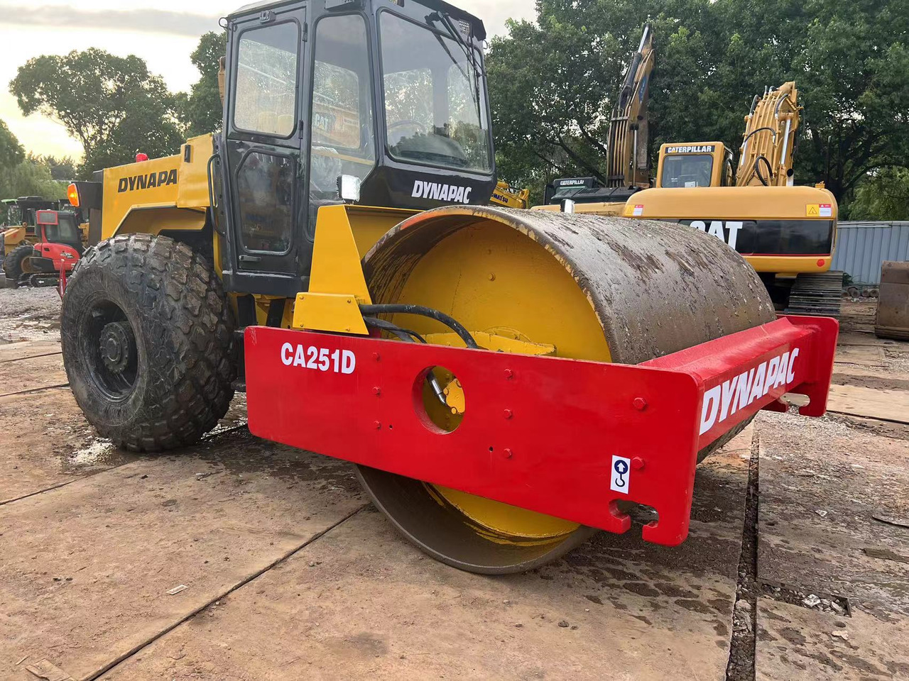DYNAPAC CA215D - Walec: zdjęcie 1 DYNAPAC CA215D - Walec: zdjęcie 1