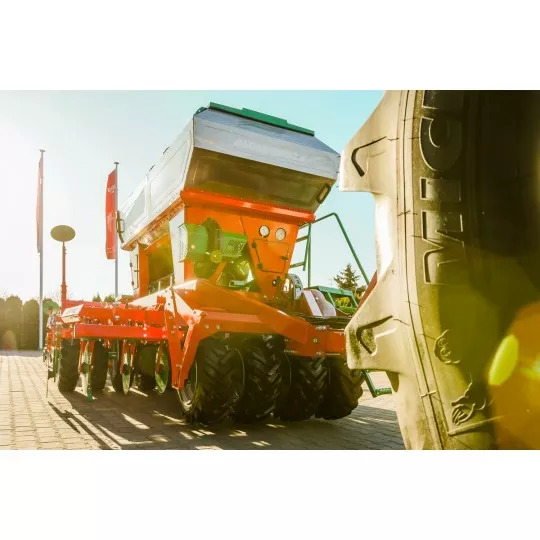 AGRO-MASZ Siewnik pneumatyczny do uprawy pasowej SLAVIS - Siewnik: zdjęcie 2 AGRO-MASZ Siewnik pneumatyczny do uprawy pasowej SLAVIS - Siewnik: zdjęcie 2