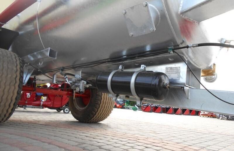 POMOT Single-axial tanker truck/ Beczkowóz wóz asenizacyjny 5000 l - Przyczepa asenizacyjna: zdjęcie 5 POMOT Single-axial tanker truck/ Beczkowóz wóz asenizacyjny 5000 l - Przyczepa asenizacyjna: zdjęcie 5