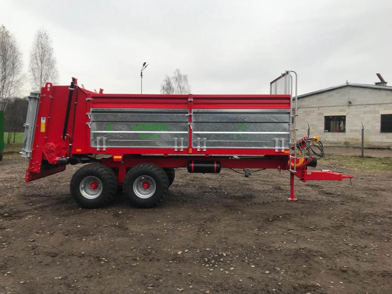 ROLTRANS N 250/4 Jamnik 8t - Rozrzutnik nawozów: zdjęcie 2 ROLTRANS N 250/4 Jamnik 8t - Rozrzutnik nawozów: zdjęcie 2