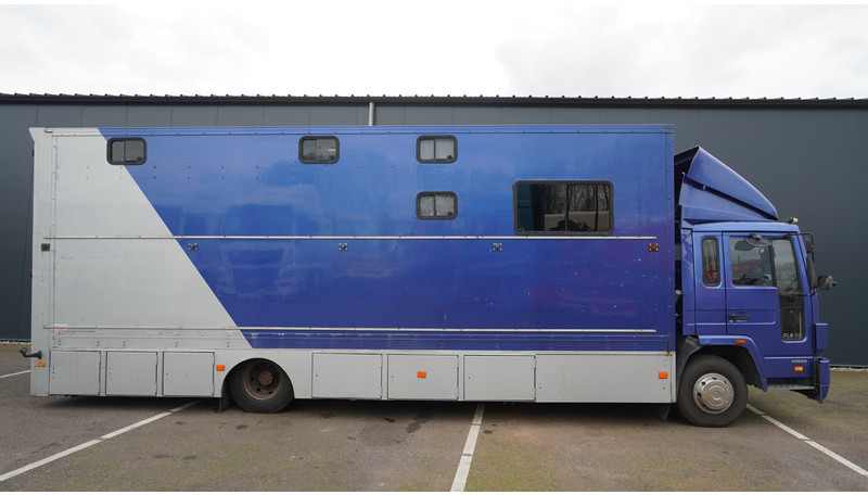 Volvo FL 6-9 HORSE TRANSPORT 341.000KM MANUAL GEARBOX - Koniowóz: zdjęcie 2 Volvo FL 6-9 HORSE TRANSPORT 341.000KM MANUAL GEARBOX - Koniowóz: zdjęcie 2