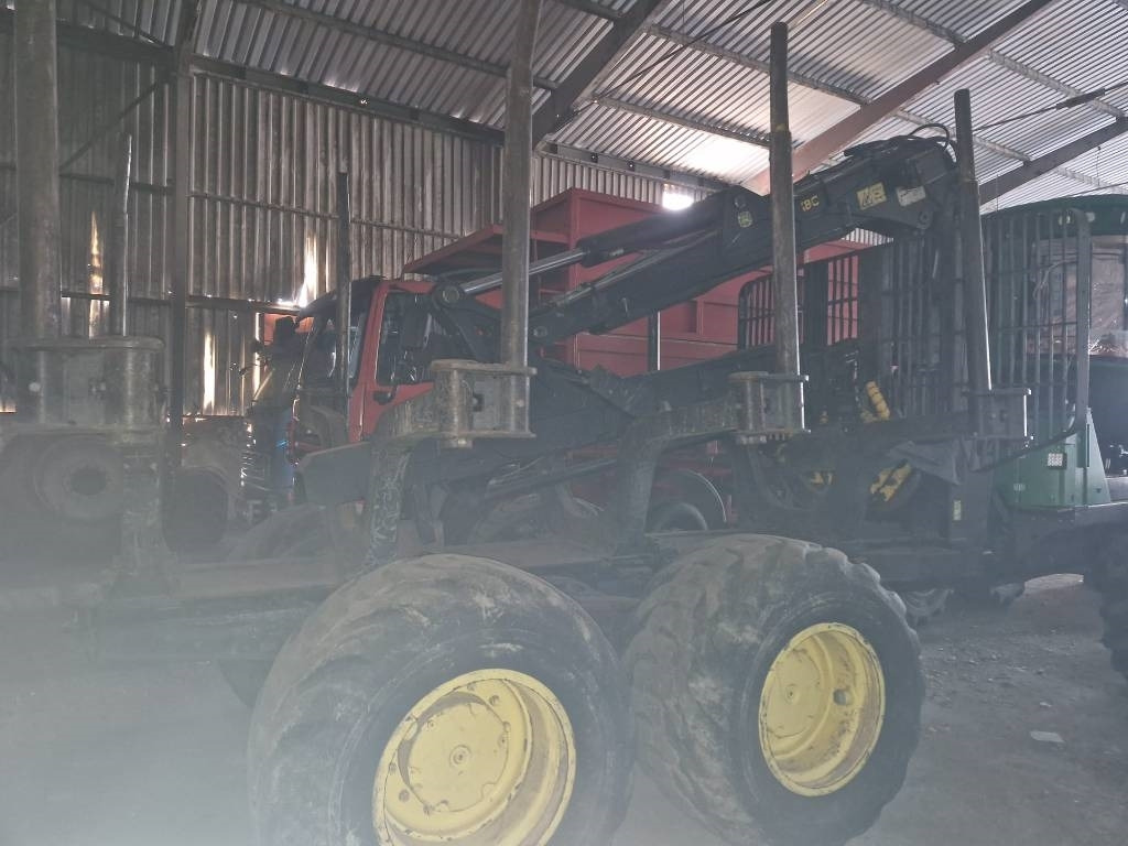 John Deere 1510 E - Forwarder: zdjęcie 3 John Deere 1510 E - Forwarder: zdjęcie 3