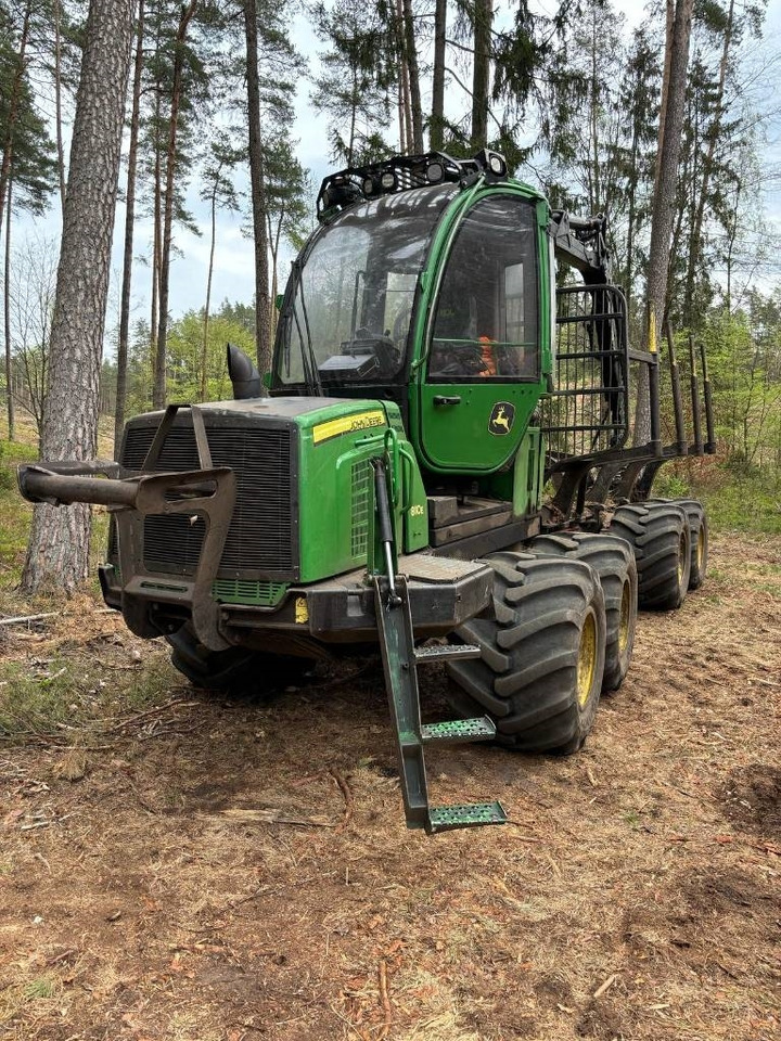 John Deere 810 E - Forwarder: zdjęcie 1 John Deere 810 E - Forwarder: zdjęcie 1