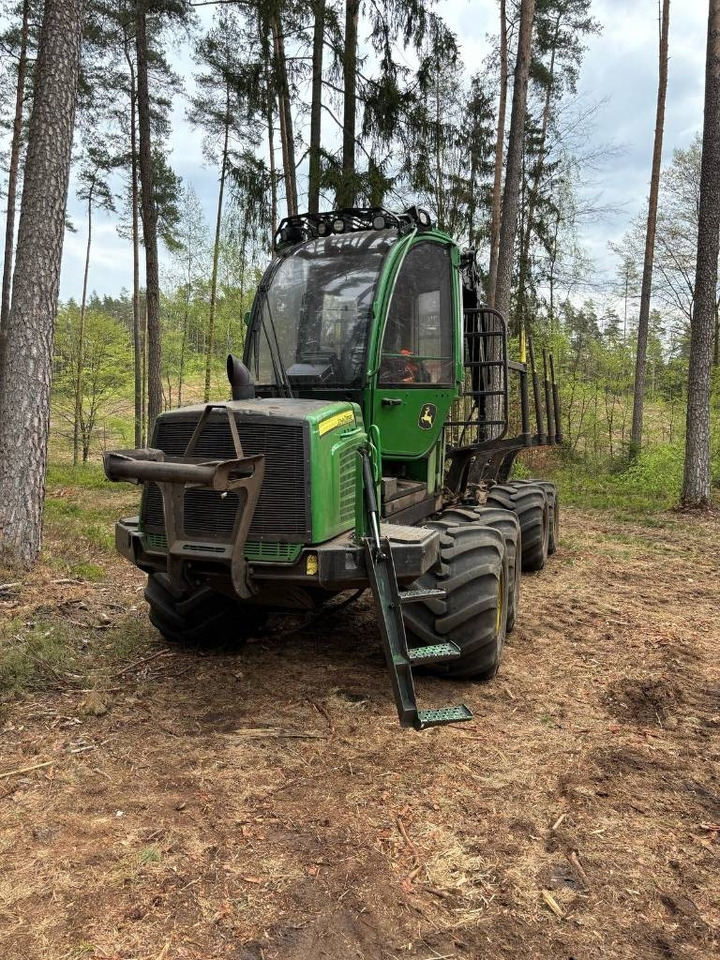John Deere 810 E - Forwarder: zdjęcie 2 John Deere 810 E - Forwarder: zdjęcie 2