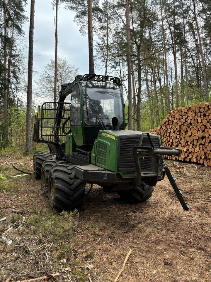 John Deere 810 E - Forwarder: zdjęcie 4 John Deere 810 E - Forwarder: zdjęcie 4