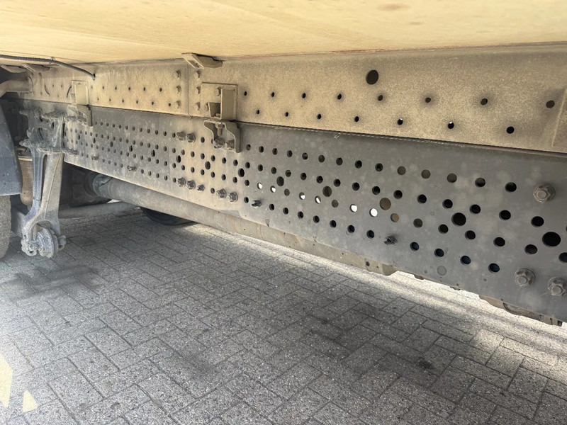 Mercedes-Benz Antos 1827 **BLUETEC 6-FRENCH TRUCK-8,70L BOX** - Samochód ciężarowy chłodnia: zdjęcie 5 Mercedes-Benz Antos 1827 **BLUETEC 6-FRENCH TRUCK-8,70L BOX** - Samochód ciężarowy chłodnia: zdjęcie 5