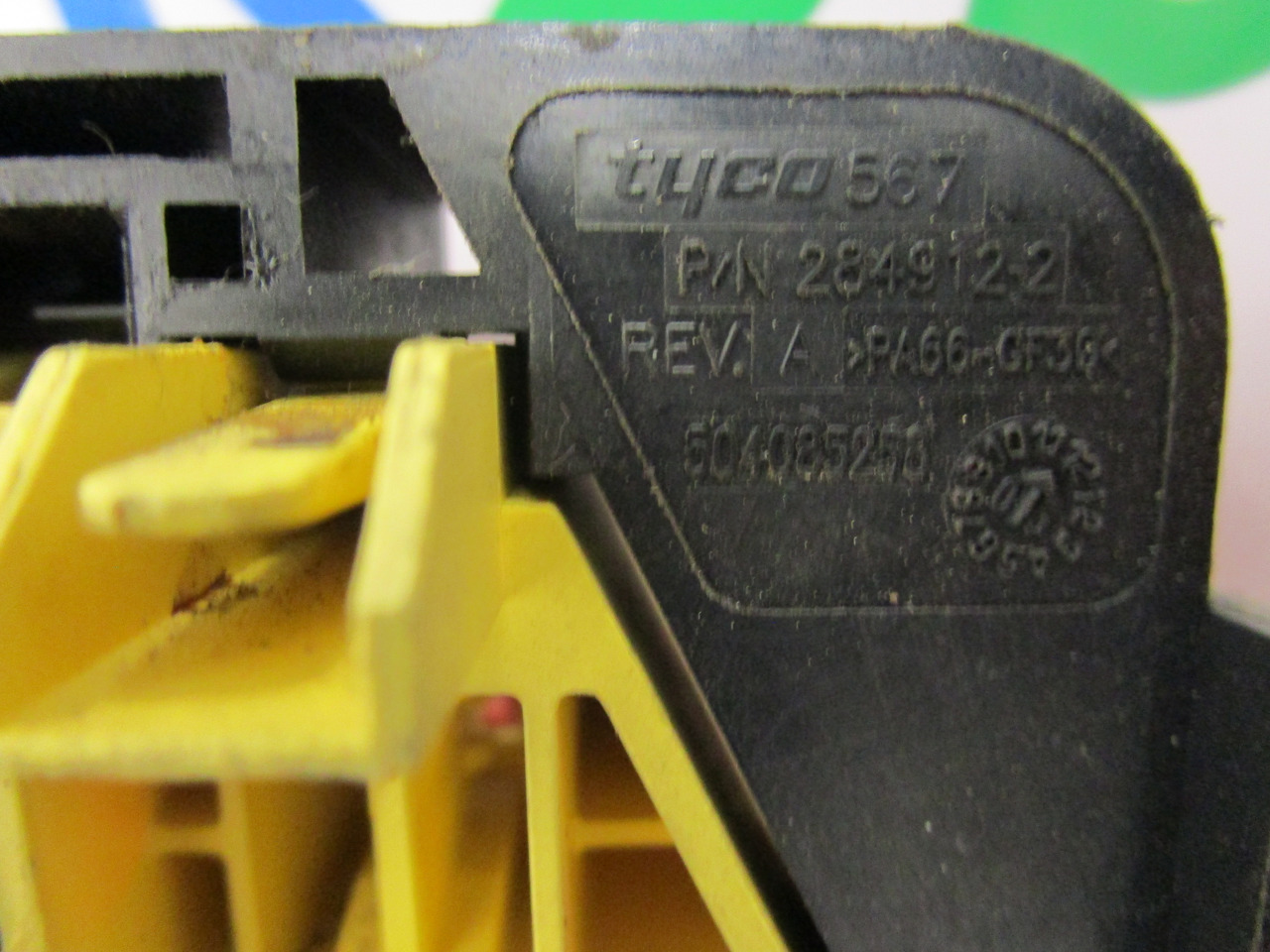 IVECO DAILY 3.0 FUSEBOARD P/NO 284912-2 - Układ elektryczny do Samochodów ciężarowych: zdjęcie 2 IVECO DAILY 3.0 FUSEBOARD P/NO 284912-2 - Układ elektryczny do Samochodów ciężarowych: zdjęcie 2