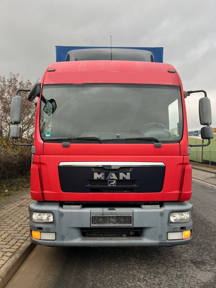 MAN 8.220 4X2 Pritschenwagen - Samochód ciężarowy plandeka: zdjęcie 5 MAN 8.220 4X2 Pritschenwagen - Samochód ciężarowy plandeka: zdjęcie 5