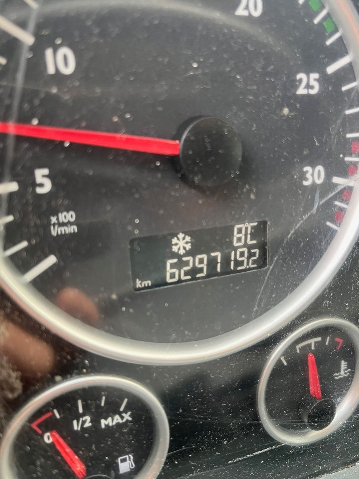 MAN 8.220 4X2 Pritschenwagen - Samochód ciężarowy plandeka: zdjęcie 4 MAN 8.220 4X2 Pritschenwagen - Samochód ciężarowy plandeka: zdjęcie 4