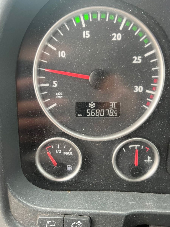 MAN 8.220 4X2 Pritschenwagen - Samochód ciężarowy plandeka: zdjęcie 5 MAN 8.220 4X2 Pritschenwagen - Samochód ciężarowy plandeka: zdjęcie 5