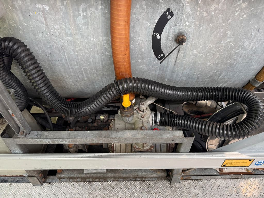 Mercedes-Benz 818 4X2 ROM Toilettenwagen Mercedes-Benz 818 4X2 ROM Toilettenwagen 6 Plätze - Samochód asenizacyjny: zdjęcie 4 Mercedes-Benz 818 4X2 ROM Toilettenwagen Mercedes-Benz 818 4X2 ROM Toilettenwagen 6 Plätze - Samochód asenizacyjny: zdjęcie 4