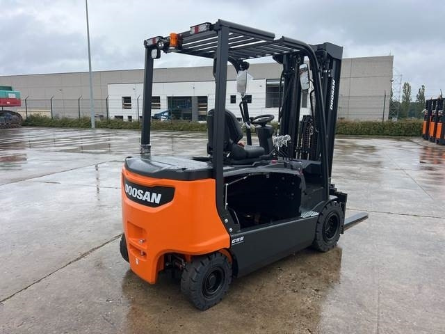 Doosan B35X-7 PLUS - Wózek widłowy elektryczny: zdjęcie 3 Doosan B35X-7 PLUS - Wózek widłowy elektryczny: zdjęcie 3