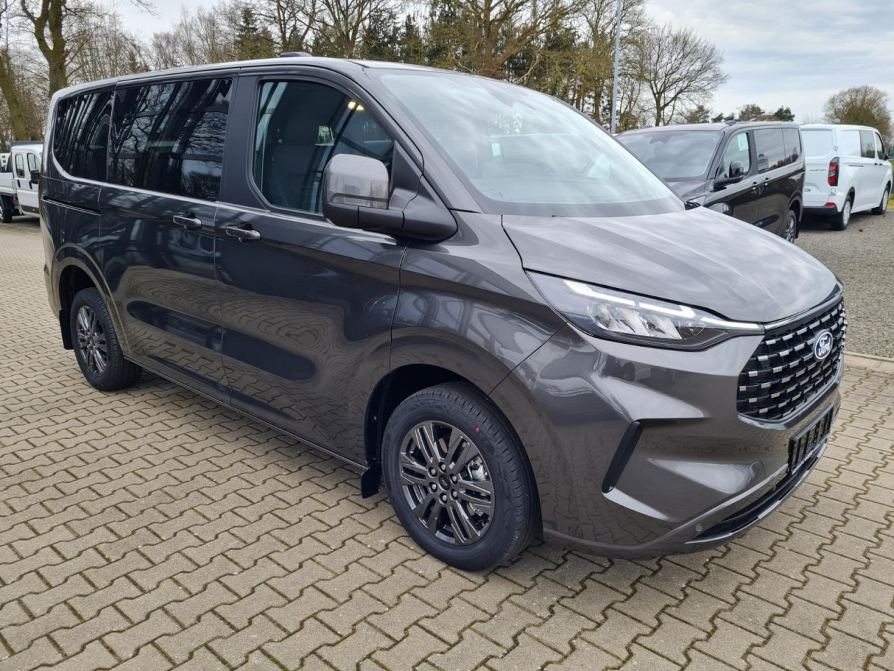 Ford Tourneo Custom 320 L1 AG Titanium X AHK LED NAVI 2X SCHIEBE - Mikrobus: zdjęcie 3 Ford Tourneo Custom 320 L1 AG Titanium X AHK LED NAVI 2X SCHIEBE - Mikrobus: zdjęcie 3