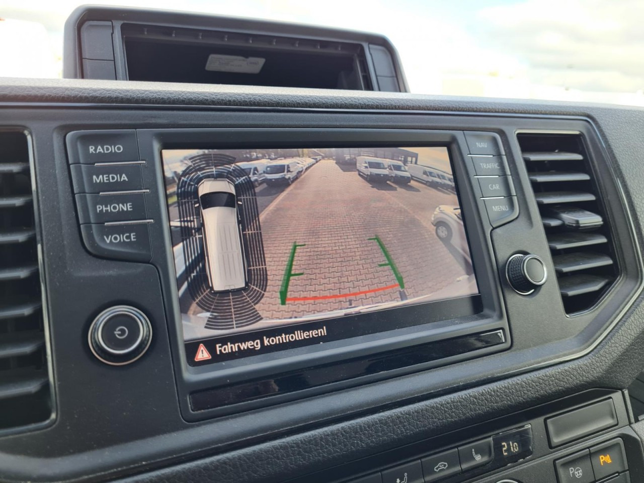 Furgon Volkswagen Crafter 35 Kasten TDI MR hoch NAVI KLIMA TEMPOMAT: zdjęcie 12 Furgon Volkswagen Crafter 35 Kasten TDI MR hoch NAVI KLIMA TEMPOMAT: zdjęcie 12