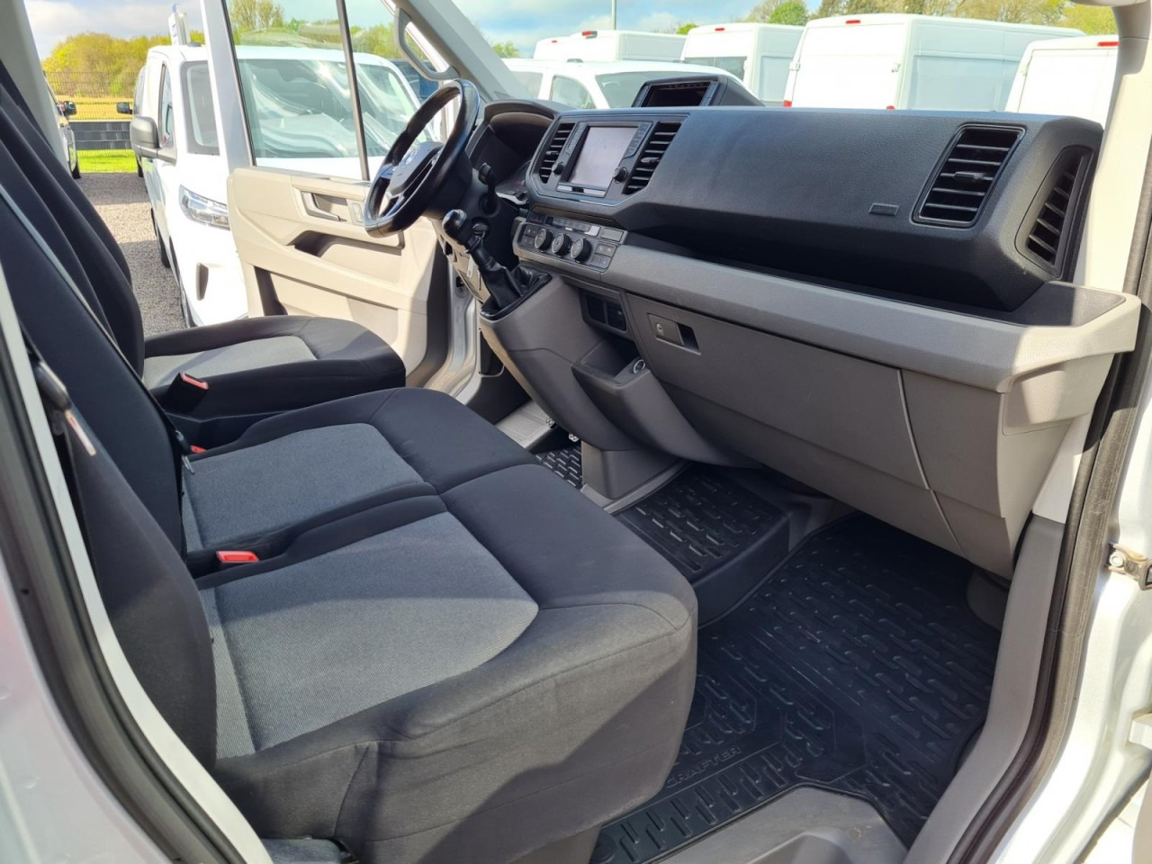 Furgon Volkswagen Crafter 35 Kasten TDI MR hoch NAVI KLIMA TEMPOMAT: zdjęcie 15 Furgon Volkswagen Crafter 35 Kasten TDI MR hoch NAVI KLIMA TEMPOMAT: zdjęcie 15