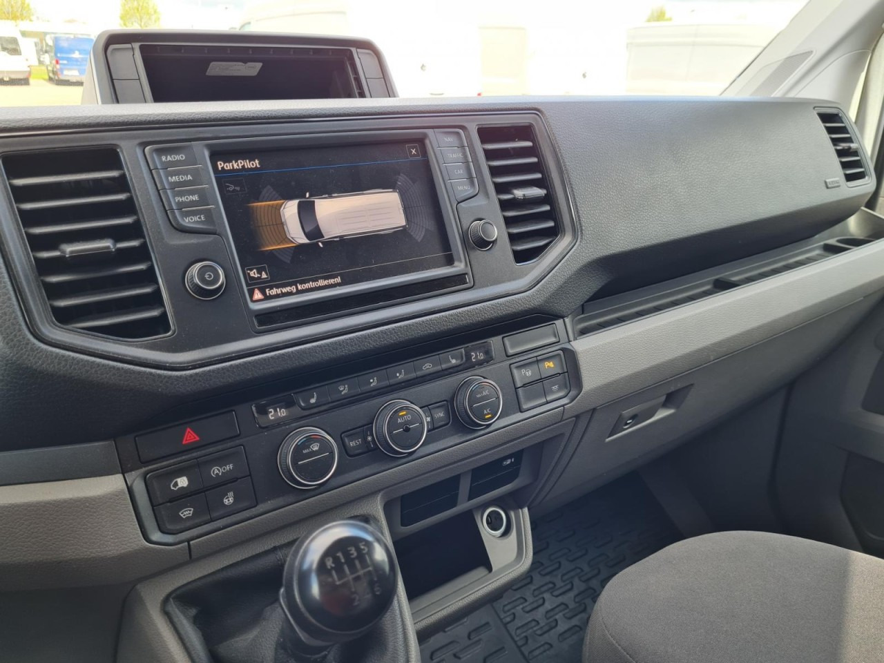 Furgon Volkswagen Crafter 35 Kasten TDI MR hoch NAVI KLIMA TEMPOMAT: zdjęcie 11 Furgon Volkswagen Crafter 35 Kasten TDI MR hoch NAVI KLIMA TEMPOMAT: zdjęcie 11