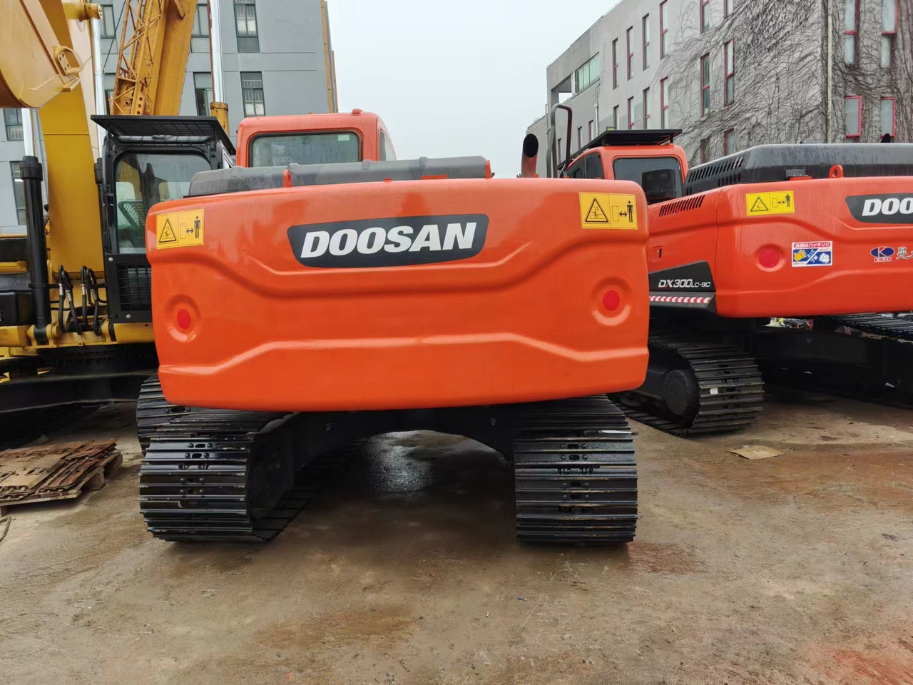 DOOSAN DX140 - Koparka: zdjęcie 3 DOOSAN DX140 - Koparka: zdjęcie 3