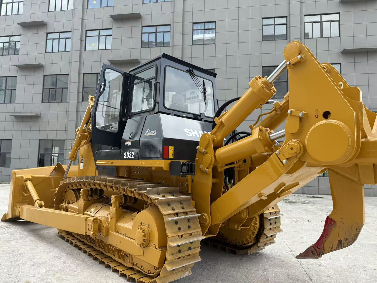 SHANTUI SD32 - Spycharka: zdjęcie 4 SHANTUI SD32 - Spycharka: zdjęcie 4