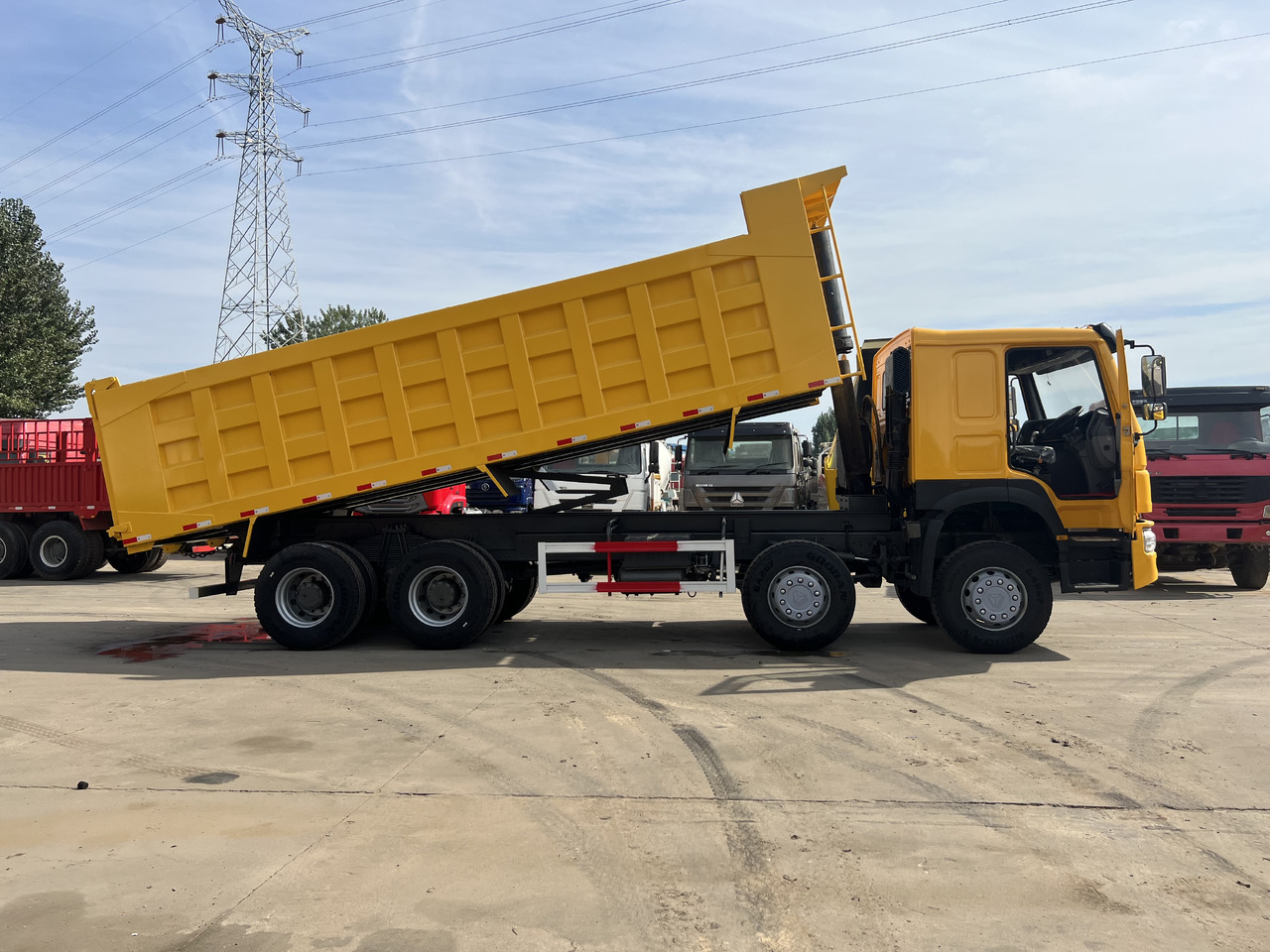 SINOTRUK HOWO 8*4 RHD - Wywrotka: zdjęcie 5 SINOTRUK HOWO 8*4 RHD - Wywrotka: zdjęcie 5