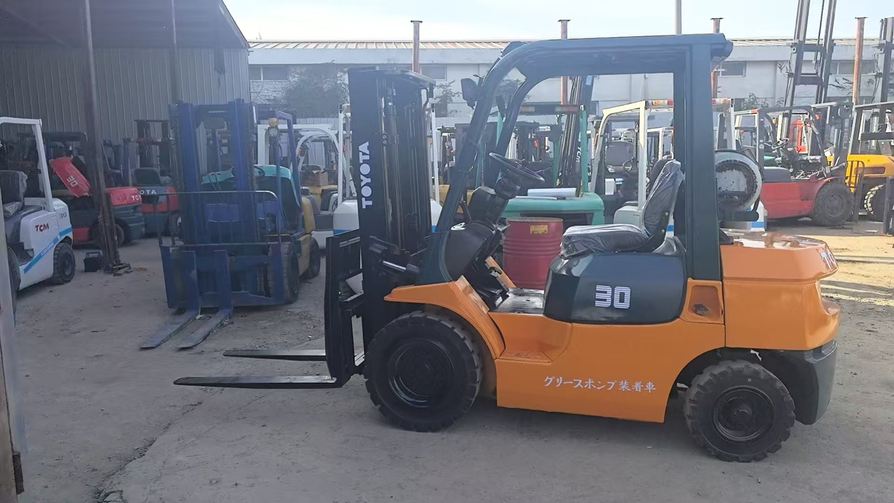 TOYOTA FD30 - Wózek widłowy: zdjęcie 4 TOYOTA FD30 - Wózek widłowy: zdjęcie 4