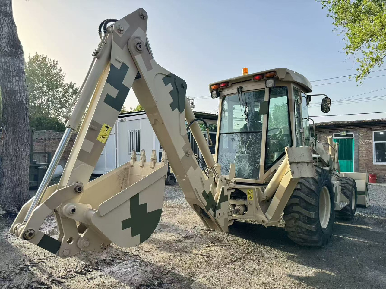 XCMG XC870T - Koparko-ładowarka: zdjęcie 2 XCMG XC870T - Koparko-ładowarka: zdjęcie 2