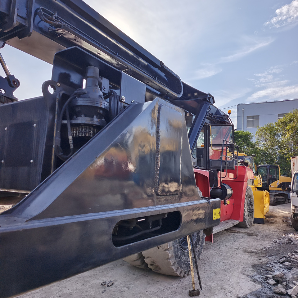 KALMAR DRT450 45 TON DRF 450 DRU450 DRD 450 - Reach stacker: zdjęcie 5 KALMAR DRT450 45 TON DRF 450 DRU450 DRD 450 - Reach stacker: zdjęcie 5