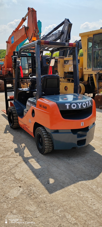 TOYOTA FD35 - Wózek widłowy diesel: zdjęcie 3 TOYOTA FD35 - Wózek widłowy diesel: zdjęcie 3